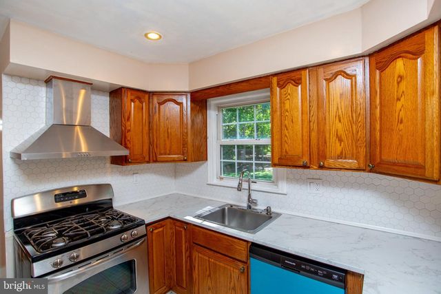 14 WOODMERE RD, North Brunswick, NJ 08902
