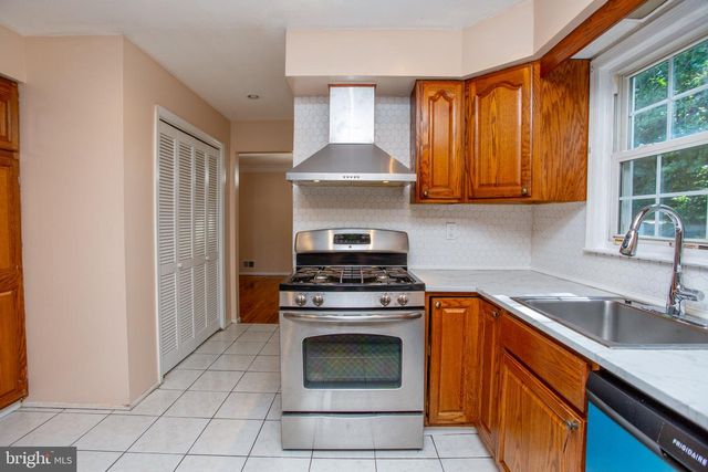 14 WOODMERE RD, North Brunswick, NJ 08902