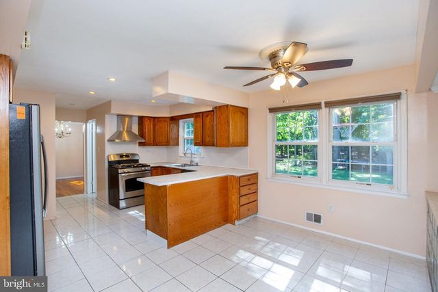 14 WOODMERE RD, North Brunswick, NJ 08902