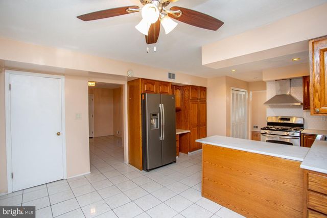 14 WOODMERE RD, North Brunswick, NJ 08902