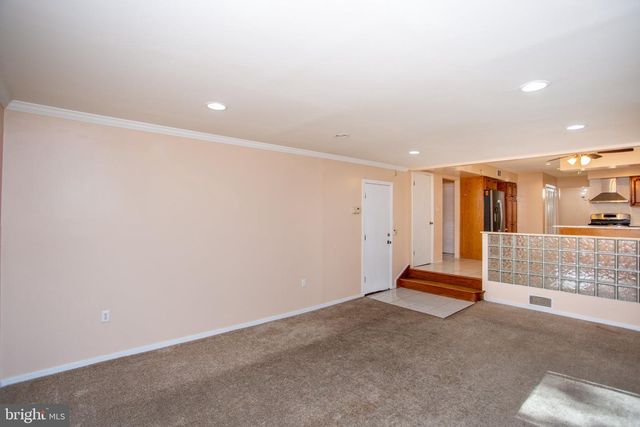 14 WOODMERE RD, North Brunswick, NJ 08902