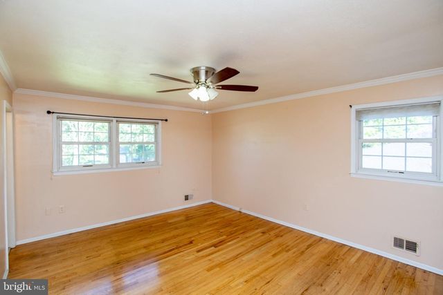 14 WOODMERE RD, North Brunswick, NJ 08902