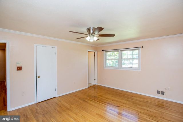 14 WOODMERE RD, North Brunswick, NJ 08902