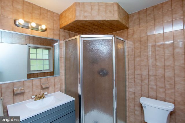 14 WOODMERE RD, North Brunswick, NJ 08902