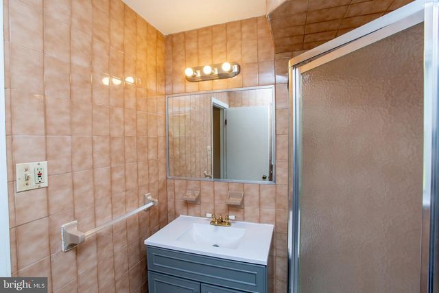 14 WOODMERE RD, North Brunswick, NJ 08902