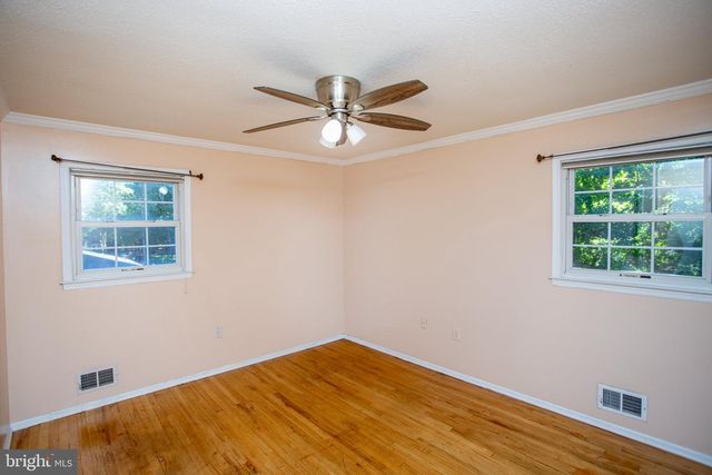 14 WOODMERE RD, North Brunswick, NJ 08902