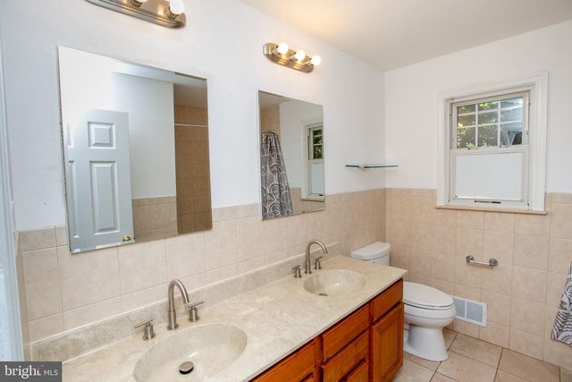 14 WOODMERE RD, North Brunswick, NJ 08902