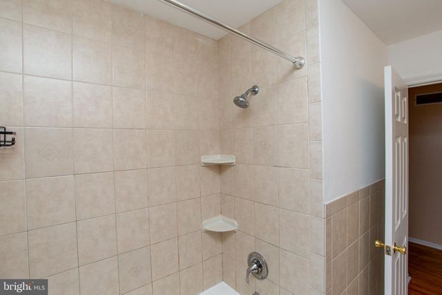 14 WOODMERE RD, North Brunswick, NJ 08902