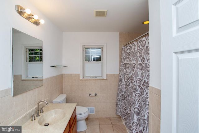 14 WOODMERE RD, North Brunswick, NJ 08902