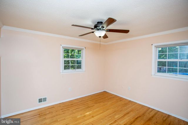 14 WOODMERE RD, North Brunswick, NJ 08902