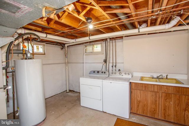 14 WOODMERE RD, North Brunswick, NJ 08902
