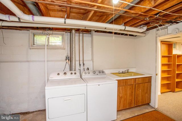 14 WOODMERE RD, North Brunswick, NJ 08902