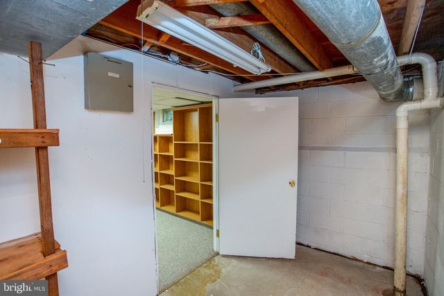 14 WOODMERE RD, North Brunswick, NJ 08902