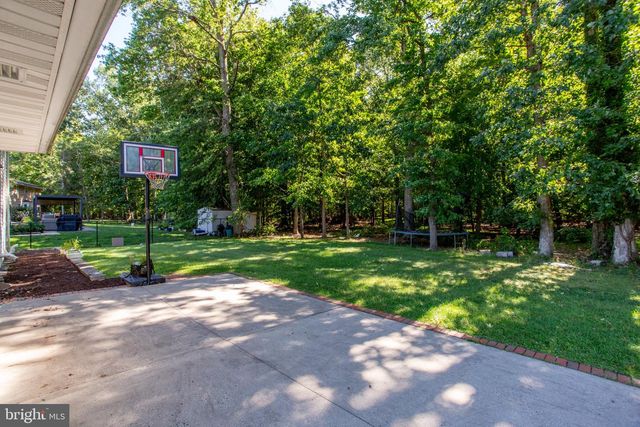 14 WOODMERE RD, North Brunswick, NJ 08902