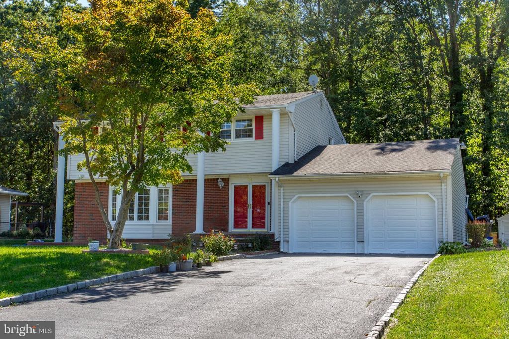 14 WOODMERE RD, North Brunswick, NJ 08902