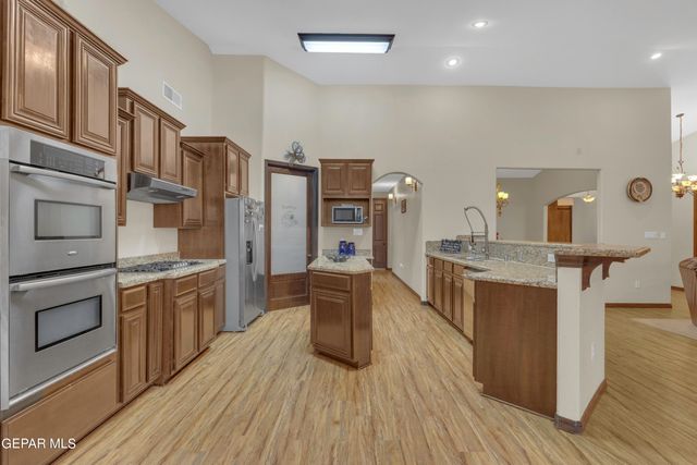 636 Keagle Road, Socorro, TX 79927