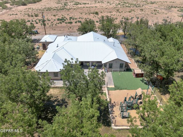 636 Keagle Road, Socorro, TX 79927