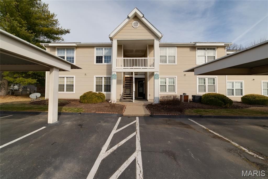 14225 Cape Horn Place, Florissant, MO 63034