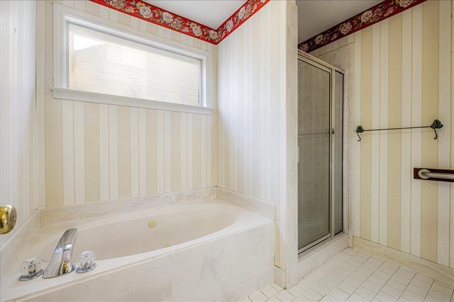 624 E ASHLEY GLEN CIR, Memphis, TN 38018