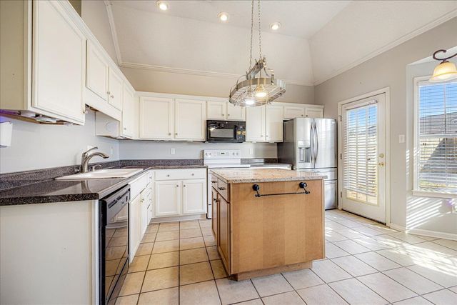 624 E ASHLEY GLEN CIR, Memphis, TN 38018