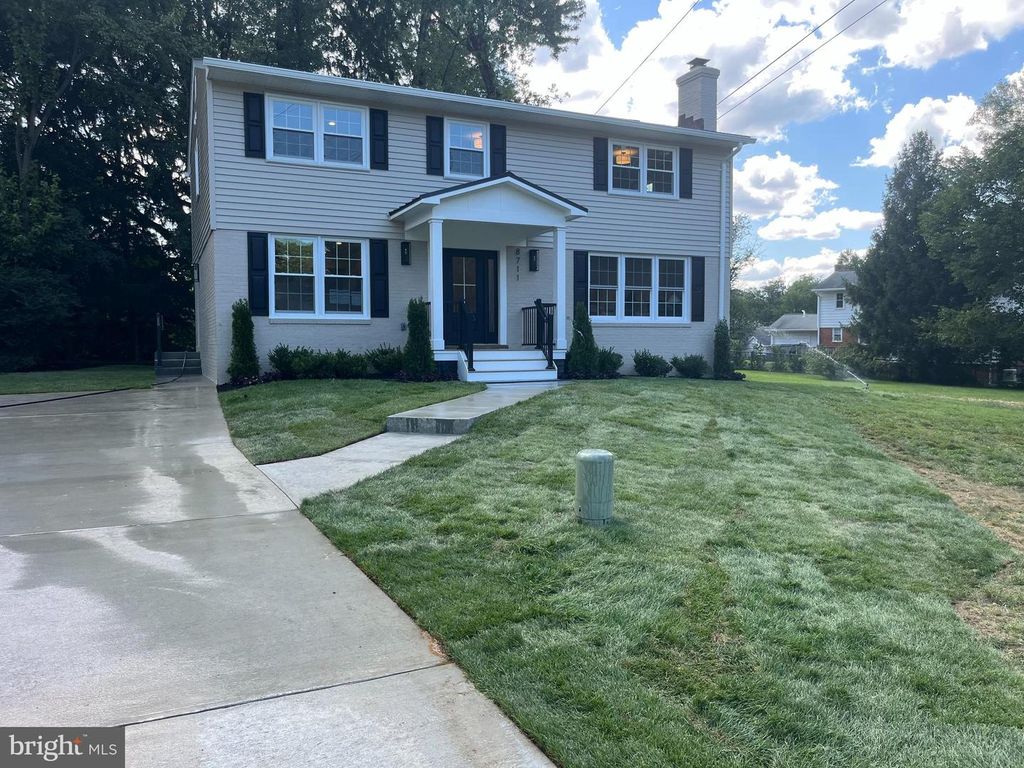 8711 WESTWOOD DR, Vienna, VA 22182