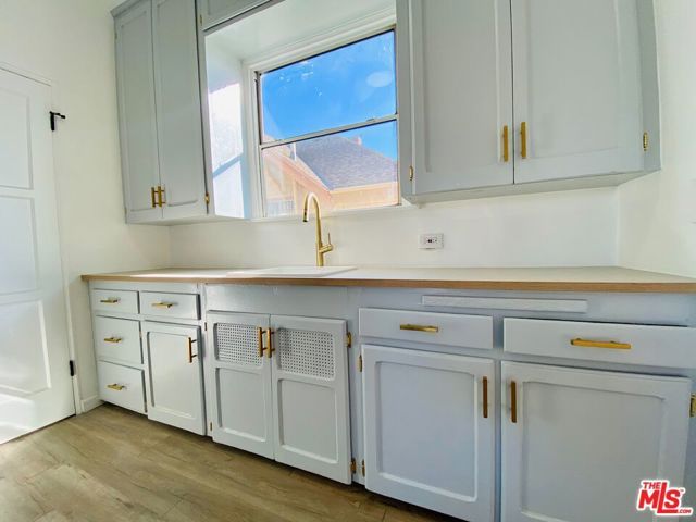 2200 S Normandie Avenue, Los Angeles, CA 90007
