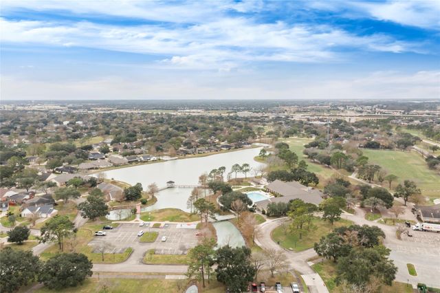654 W Country Grove Circle, Pearland, TX 77584