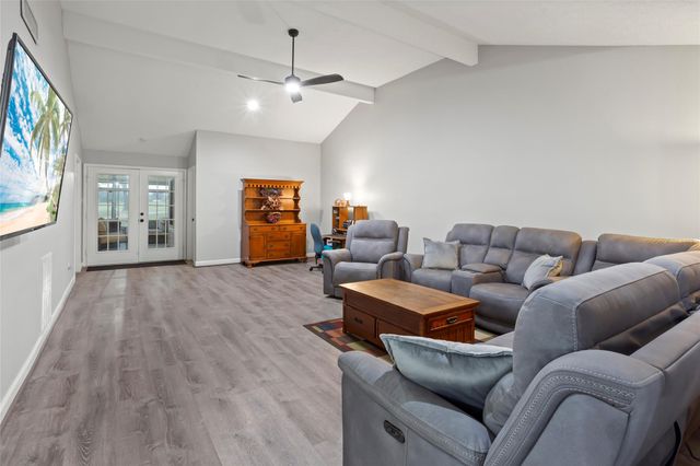 654 W Country Grove Circle, Pearland, TX 77584