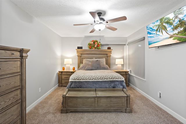 654 W Country Grove Circle, Pearland, TX 77584