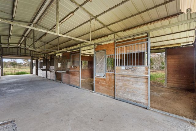 2720 County Road 159, Alvin, TX 77511