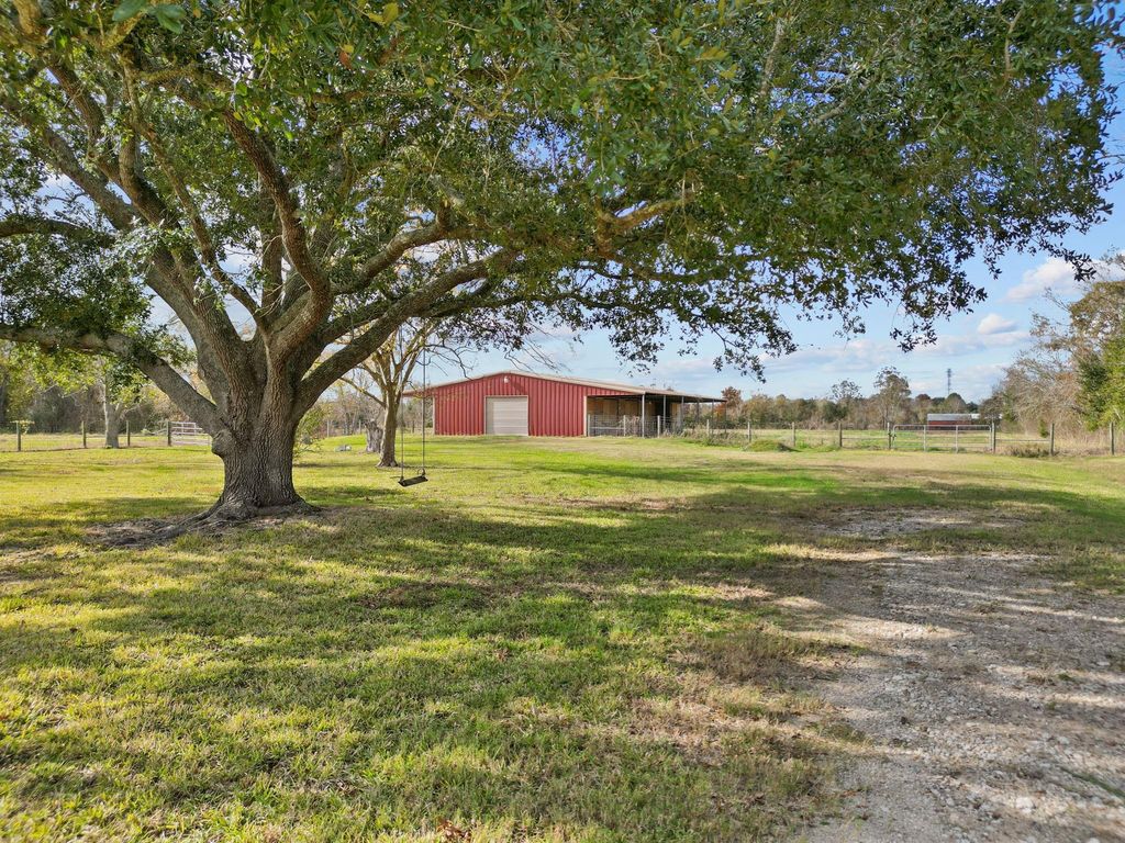 2720 County Road 159, Alvin, TX 77511