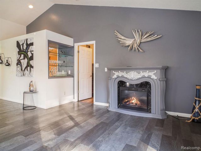 4086 Squire Hill Drive, Flushing, MI 48433