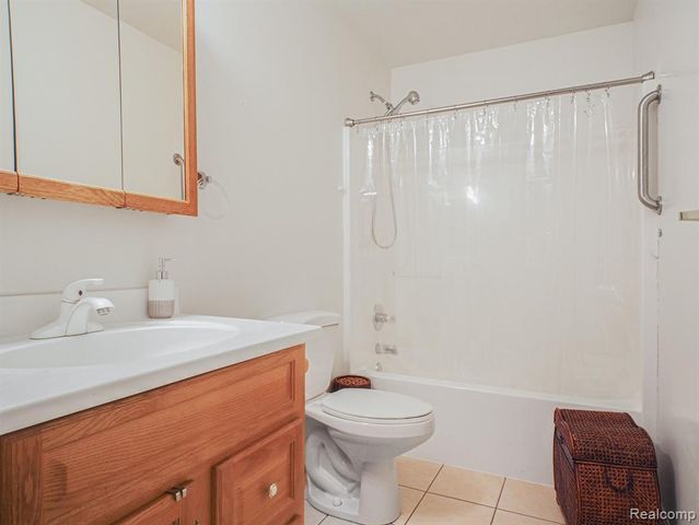 4086 Squire Hill Drive, Flushing, MI 48433