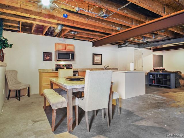 4086 Squire Hill Drive, Flushing, MI 48433