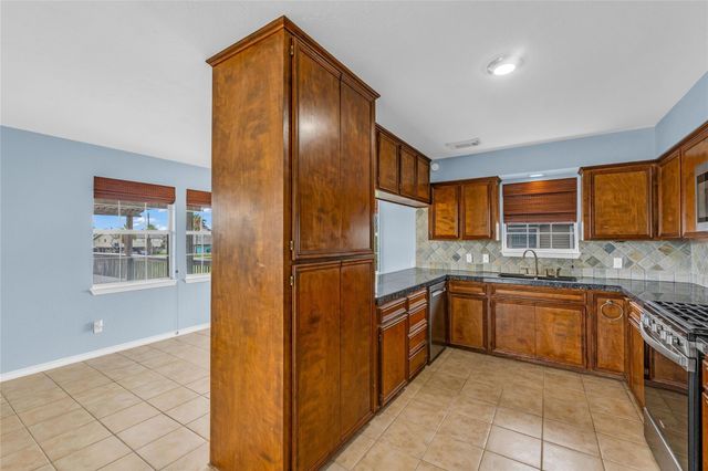 16526 Nassau Way, Galveston, TX 77554