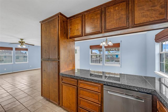 16526 Nassau Way, Galveston, TX 77554