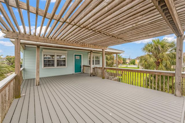 16526 Nassau Way, Galveston, TX 77554