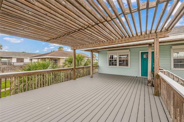 16526 Nassau Way, Galveston, TX 77554