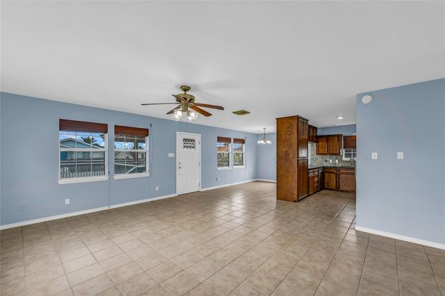 16526 Nassau Way, Galveston, TX 77554