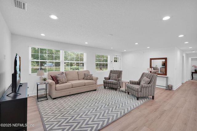 2050 LAUREL Drive, Middleburg, FL 32068