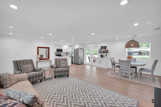 2050 LAUREL Drive, Middleburg, FL 32068