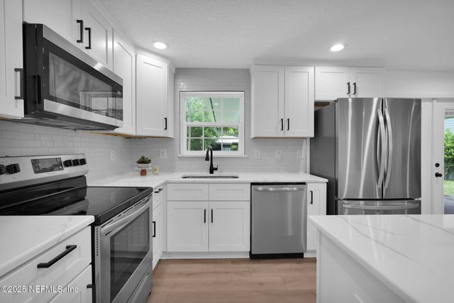 2050 LAUREL Drive, Middleburg, FL 32068