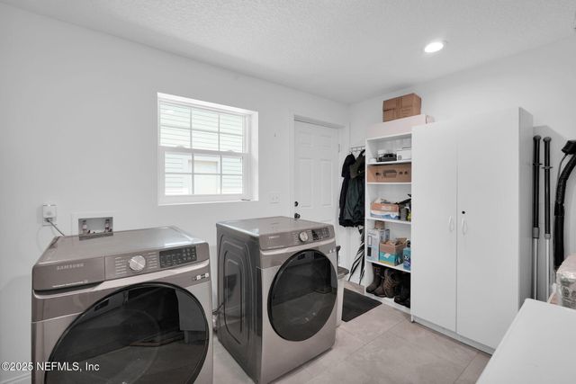 2050 LAUREL Drive, Middleburg, FL 32068