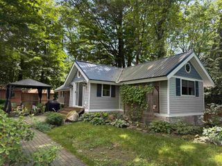 15 Lynwood Drive, Brattleboro, VT 05301