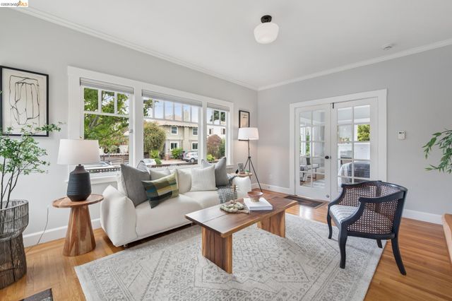 6426 Benvenue Ave 1, Oakland, CA 94618