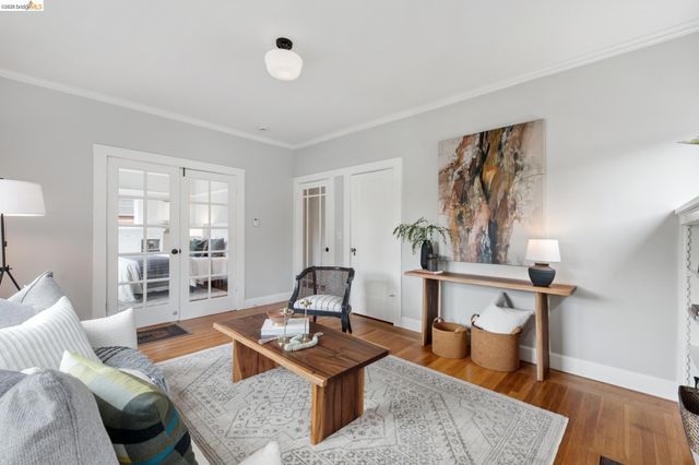 6426 Benvenue Ave 1, Oakland, CA 94618