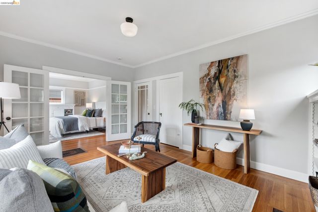 6426 Benvenue Ave 1, Oakland, CA 94618