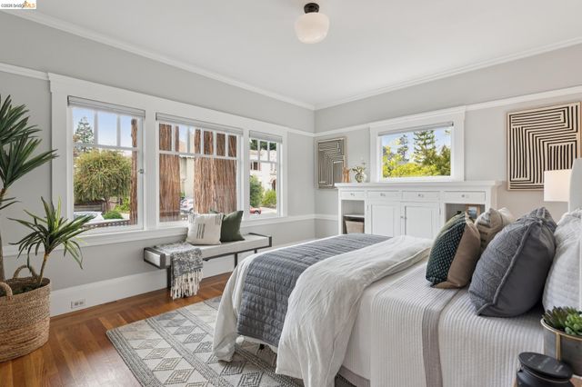 6426 Benvenue Ave 1, Oakland, CA 94618