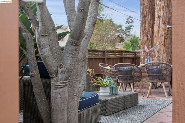 6426 Benvenue Ave 1, Oakland, CA 94618