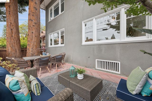 6426 Benvenue Ave 1, Oakland, CA 94618